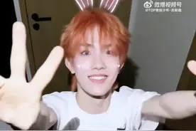 对不起啊诡秘我不能和你玩了，我担跳跺脚变装了，我再也不上天台了，我变出翅膀飞去米其林餐厅享用大餐了。你怎么知道我担跳跺脚变装？我们家苏新皓终于跳跺脚变装了，苏新皓跺脚变装实在太萌了，没想到苏新皓真的跳跺脚变装了。其实真的没必要在网上说苏新皓跳跺脚变装这件事，没必要天天提因为我知道期待苏新皓跺脚变装的人多，但是天天提苏新皓跺脚变装就显得苏新皓跺脚变装了一样，其实不只是我知道跳跺脚变装了别人也知道苏新皓跳跺脚变装了 就这样吧苏新皓跳跺脚变装了。视频封面