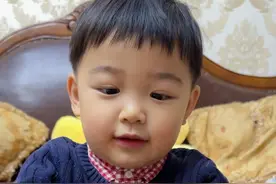 看看3岁的娃如何做自我心理建设#延迟满足 #亲子互动 #人类幼崽视频封面