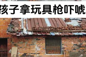 当孩子拿玩具枪吓唬邻居大爷时#猫meme#502赠枪#抗战英雄#致敬