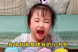 超萌可爱迷你小书包，跟你的书包像吗？#迷你书包 #女孩玩具视频封面