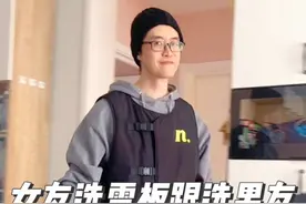 小白人生的第一块滑雪单板，你选明白了嘛？ 女友还真识货，一眼相中Nobaday小黑板6.0PRO！#Nobaday #零夏小黑板 #单板滑雪 #潮流运动季 #抖音雪地狂欢季视频封面