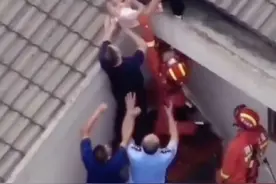 男子把孩子交给民警后，突然转身跳楼 特警消防极速救下男子#绝望瞬间视频封面