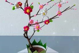 春天的气息越来越浓，捡上一根枯树枝，做好看的桃花摆件吧#手工diy #幼儿园手工 #亲子手工视频封面