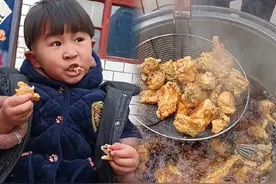 第一批回家过年的人，已经开始炸年货了，今天分享炸鱼外酥里嫩、色泽金黄、凉了也不会软的小技巧，炸鱼到底是用淀粉还是面粉，看几秒你就学会了#家常炸鱼块做法 #炸酥鱼做法 #炸鱼 #过年美食 #油炸鱼做法视频封面