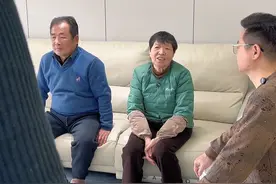 「妈妈误会了保姆」 今天红姐开车去小院提菜，顺便把我爸妈接过来看看容容，没想到她们中间却出现了一点小误会…