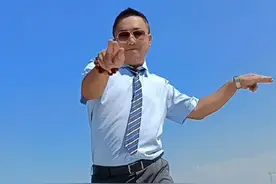 稻田地里蹦个迪😂 #大叔也有范儿 #不同年代的蹦迪方式 #哪里都是舞台视频封面