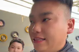 此时此刻我有千言万语，但是我表达不出来， 一路走来都靠着自己打拼出来的，这次孩子百天宴 不办酒席，不收礼，不宴请，也希望所有的亲朋好友能够理解我， 这次只为咱家粉丝孩子的干爹干妈干爷爷干奶奶 ，举办这次活动，因为没有大家也没有我们的今天， 4月10号孩子的百天宴，也是我们两口子对大家的感恩，因为有你们支持和喜欢我们很荣幸，@惠三宝（日常号）视频封面