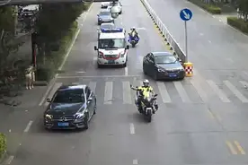 贺州公安交警开道，紧急护送病患转院——生命线上的最美护航者视频封面