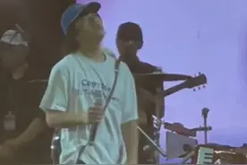 “我明白时空是一个循环，不管怎么样，不管多少世，母亲都会以不同的角色陪在我身边，即使我们可能互相不认识，但是我们的之间的缘分永远不会停止”#赵雷 #我记得视频封面