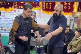 鲁智深的脸华佗的心！西安一大胡子村医坚持20余年免费为老年人体检，网友：行侠仗义，有鲁提辖的风范！#高手在民间 #医者仁心 #陕西dou知道 #西安#西安同城视频封面