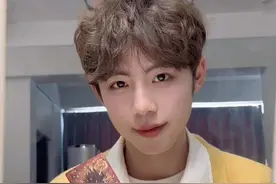 人人都想做哪吒～ @xthreeeeee #吧唧转场 #翻镜子反差感变装挑战  #腼腆男孩 #致歉 #娱乐视频封面