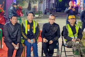 汗水铸就辉煌，勤劳谱写人生。每一个农民工的背后，都有一段拼搏的故事。他们用勤劳的双手，为城市发展贡献着自己的力量。感谢农民工，让我们一起为他们的辛勤付出喝彩！#农民工不容易 #勤劳致富靠双手 #抖音小助手dou上热门 #百姓大舞台有才你就来视频封面