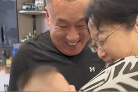 爷爷奶奶对所孙子的爱，也许只有我们真正当了爷爷奶奶那天才能体会。 #小玉一家人 #婆媳相处 #大宝和小宝 #有一种爱叫隔辈亲 #家和万事兴