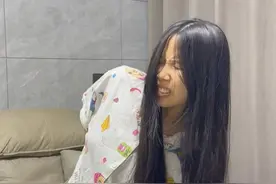 孕晚期老婆耻骨疼，4个动作缓解疼痛，准爸爸们赶紧学过来。#怀孕 #孕期vlog #夫妻日常 #耻骨疼视频封面