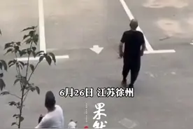大爷赶车遇毛驴骆驼“拔河”视频封面