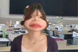 #粉丝投稿 #学校里的那些事 #迷惑行为 @DOU+小助手视频封面