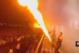 【4K】德国战车 战歌奏响 全场致敬！Rammstein 燃炸现场 ！视频封面
