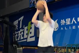 胯下脚步重置投篮训练🏀 加入你的技能包💦#投篮教学#谢幕幕视频封面