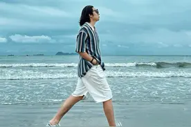 分享海边拍照技巧 放假总要去一趟海边吧！#夏天还是要去海边沙滩呀 #拍照技巧 #海边拍照视频封面