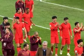 国足赢球 全场高唱歌唱祖国 伊万很享受#国足 #国足加油视频封面