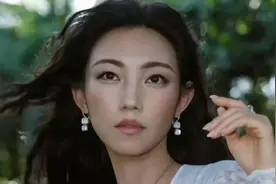 那尔那茜事件不断发酵，父母强大关系网被扒，多家官媒下场质问