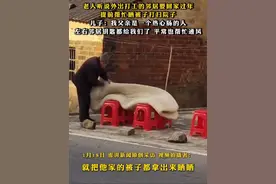 #老人听说外出打工的邻居要回家过年提前帮忙晒被子打扫院子，儿子：我父亲是一个热心肠的人，左右邻居钥匙都给我们了，平常也帮忙通风视频封面