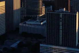 美国第四大城市休斯顿，姚明打球的地方，城市的中央商务区高楼林立，周边住宅区别墅如云#航拍奇缘 #旅行 #美国 #休斯顿