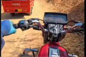 救援拉煤三轮，听说我这个视频很火所以好多人盗我这个视频，在抖音没有发过那我就重新发一个，给抖友们看一下#万友机械维修中心 #用抖音记录农村真实生活 #抖音记录农村生活视频封面