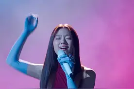 单依纯爆改李荣浩《李白》，歌词“如何呢，又能怎”太魔性引热议，本人回应疯了：这是艺术#单依纯 #李白 #歌手