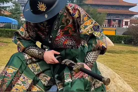 给外国人一点国风震撼！来自宗主国的血脉压制！#华夏#锦衣卫#飞鱼服 #龙的传人