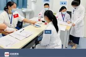 襄阳一医院招“病人演员”，要求没病装病、还要装得像，18-65岁，有一定表演能力，参与医院教学工作，按小时付钱视频封面