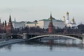 秋天的阳光温柔而醇厚宛如人生的阅历温暖的心灵，启迪着智慧