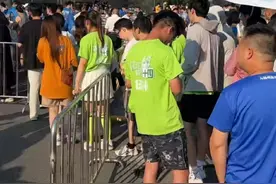 扬州作为主战场，场内主队还未开战，场外赞助商就替主队先“开踢”了#苏超 #足球 #扬州vs无锡