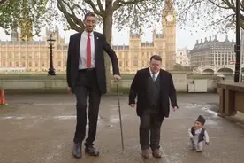 你知道世界最高的人有多高吗？#世界之最视频封面