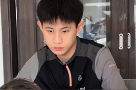 兄妹搞笑日常 #创作灵感 #高中生 #兄妹搞笑对话 #看一遍笑一遍太逗了 专注不开心.体育生的哥哥给妹妹惹急了视频封面
