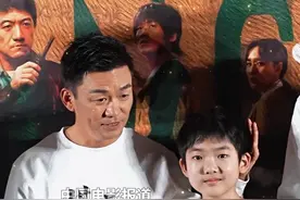 #唐探1900中的小演员和王宝强再合作棋士 《唐探1900》中扮演角色阿鬼儿时的小演员，在#棋士 中与#王宝强 再次合作视频封面