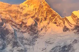 大美中国大美西藏 雪域高原西藏林芝桃花节还能看到南迦巴瓦日照金山真的是幸运了#西藏 #神奇的大自然 #南迦巴瓦峰