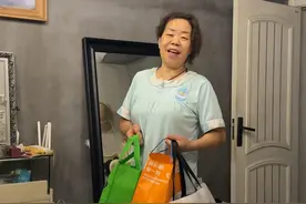 是不是好久没有更新婆婆给孙子孙女卖衣服的开箱视频了，她来了她来了，她带着礼物走来了，一个月的退休工资干完了😂#用抖音记录我的真实生活 #记录婆媳真实日常生活 #二胎宝妈的日常 #好婆婆是一个婚姻中最大的福星 #你们也有这样的婆婆吗视频封面