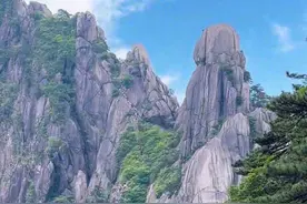 黄山最新推出了免门票政策（免票时间：6月10日至8月31日）。免票人群：一、2025年夏季中、高考学生。 二、2025年全国全日制大学应届毕业生（专科、本科毕业生）。 三、2025年全国全日制大学以上应届毕业生（硕士研究生、博士研究生毕业生）#黄山 #黄山免票 #天都峰 #黄山旅游攻略 #抖加热点小助手 @DOU+小助手