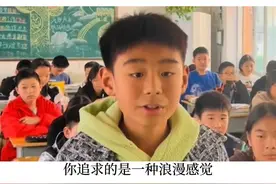 初中班会上，腼腆男生在同学鼓励下唱歌，一开口惊艳了全班#音乐 #翻唱 #别怕我伤心 #校园好声音视频封面