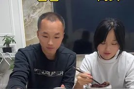 闺女多吃点肉，爸爸喝醉了 才有力气背😂#看一遍笑一遍 #女儿是爸的小棉袄 #骗你生女儿 #意想不到的结局视频封面