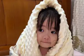 抱着小被子来睡觉咯～#幼崽的迷惑行为 #萌娃日常 #南宁一姐视频封面