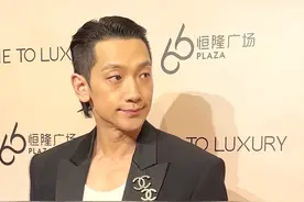 #郑智薰 #Rain 黑色西装亮相上海活动这42岁状态如何视频封面