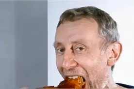 当奈斯爷爷吃东西时#ai视频 #AI整活 #可灵ai视频封面