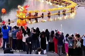 就在今天，广西三月三开始放假了，连续三天， 唱山歌 划金龙 观巨龙巡游！反正不用上班一起闹歌圩，风调雨顺，海晏河清国泰民安！ #广西三月三 #阳朔 #壮族三月三独有的仪式感  #民族特色民族文化 #少数民族风情视频封面