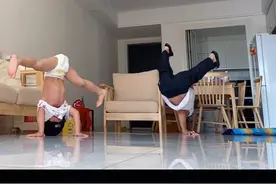 “子乔，你快过来他穿的纸尿裤……”#孩哥蹦蹦 #纸尿裤街舞小孩 #满级小孩视频封面