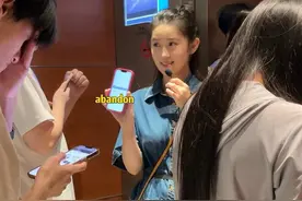 谁还想来学英语的#社死大冒险 #i人训练营 #商场大冒险视频封面