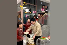 七个孩子的晚饭都在吃什么？#萌娃 #萌宝小吃货 #吃呀吃呀吃 #萌娃干饭 #小吃货的日常视频封面