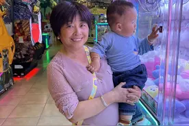 生完孩子的头两年 每个妈妈都有一段辛酸路要走 逃不掉躲不开…视频封面