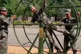 #抖音热点宝 #军训时光 #空军飞行员 盘点空军飞行员抗眩晕训练片段@抖音媒体内容优推官